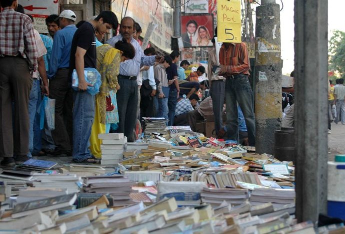 Daryaganj Sunday book market